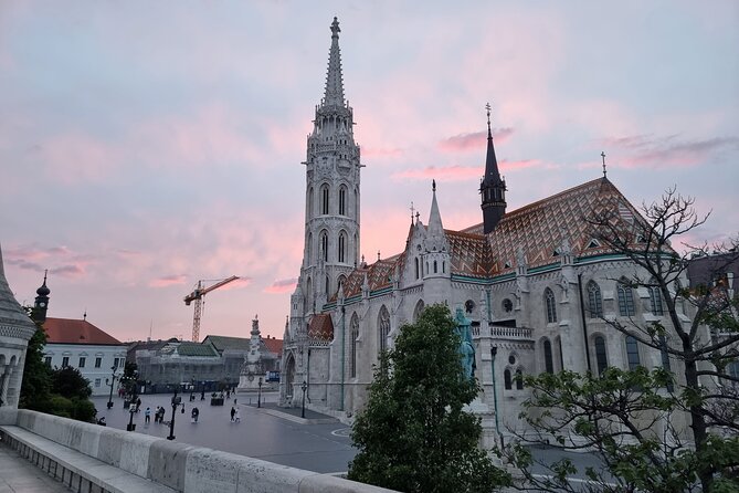 True Crime Walking Tour in the Buda Castle district - Group size, pace, and the outdoor setup