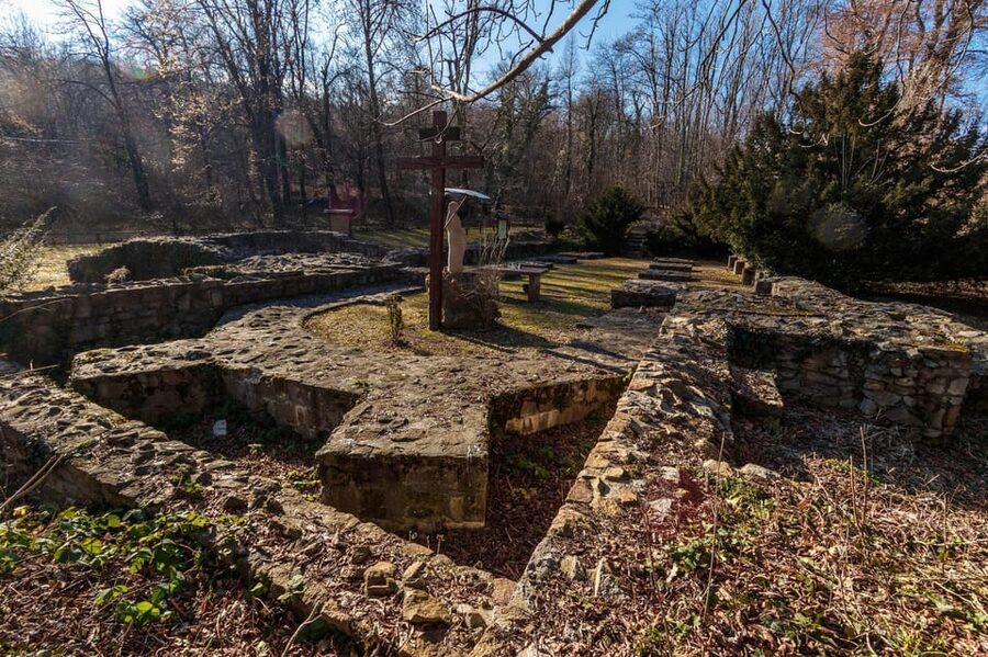 Walk to recent and aged spiritual sanctuaries near Budapest - Understanding the Paulian order at the monastery ruins