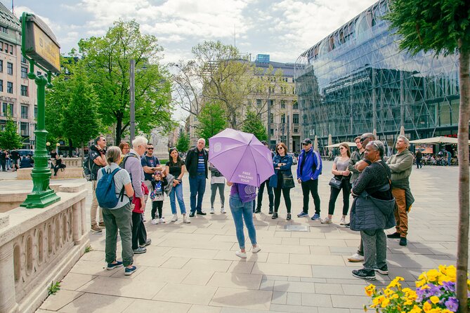 Walking Tour Budapest incl. the Shoes on the Danube Bank - The Chain Bridge and Erzsébet Square