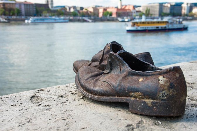 Welcome to Budapest Evening Walk - Start beside Budapest Eye in Erzsébet tér